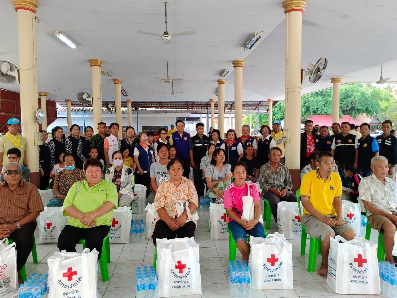 มอบถุงยังชีพให้แก่ราษฏรผู้ได้รับผลกระทบบ้านเรือนเสียหายจากเหตุฝนฟ้าคะนองและลมกรรโชกแรงในพื้นที่อำเภอคำเขื่อนแก้ว